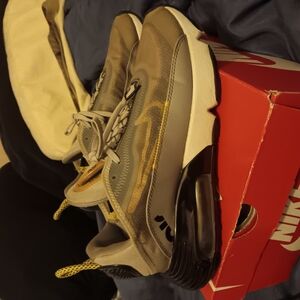 Nike Gray and Black Sneakers with Chunky Sole..(No Insoles ) Awesome Condition !